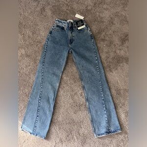 Abercrombie and Fitch 90s Relaxed Jean High Rise Curve Love